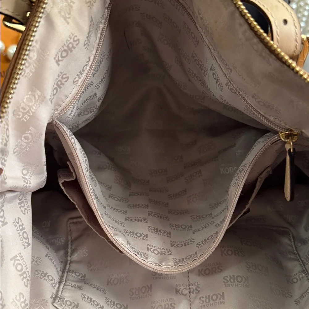 Michael Kors Tan Jet Set Leather Tote - Picture 8 of 11